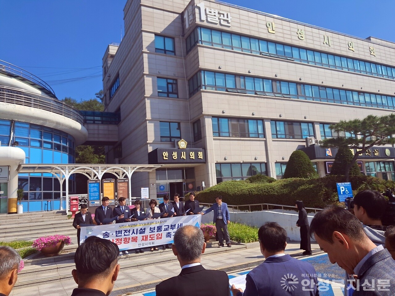 ▲이날 기자회견에는 반인숙 의장을 비롯한 시의원 전원이 참석했으며, 현장에는 20여 명의 언론인이 함께했다.