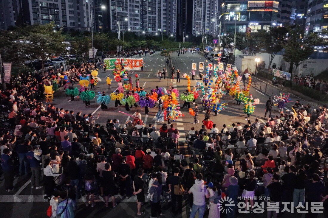 ▲안성시가 10월 1일, 2026 안성맞춤 남사당 바우덕이 축제를 하루 앞두고 시민들의 화합과 상생을 담은 길놀이 퍼레이드를 개최한다.