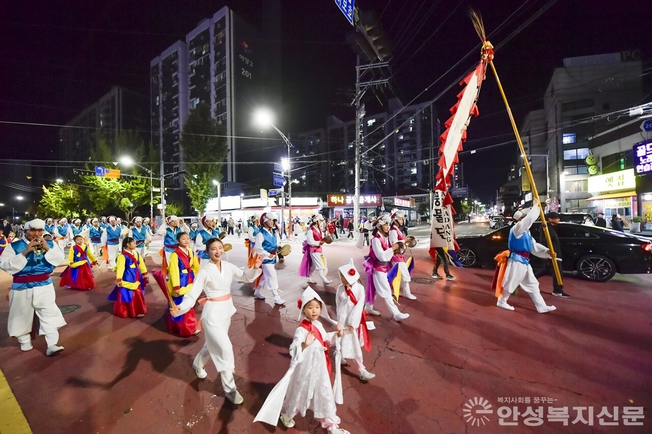 ▲전야제 퍼레이드