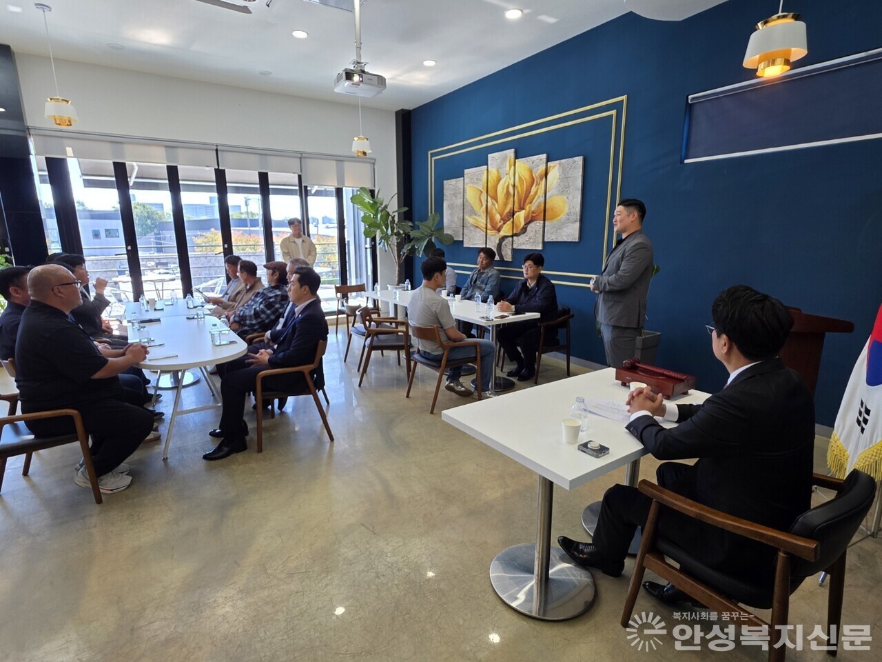 ▲이날 운영위원회에서는 읍·면·동 조직 정비와 청년위원회 구성 등 조직 강화 방안을 비롯해 책임당원 확대, 당원 간 소통 활성화, 지역 현안 대응을 위한 정기 운영위원회 운영 계획 등이 논의됐다.