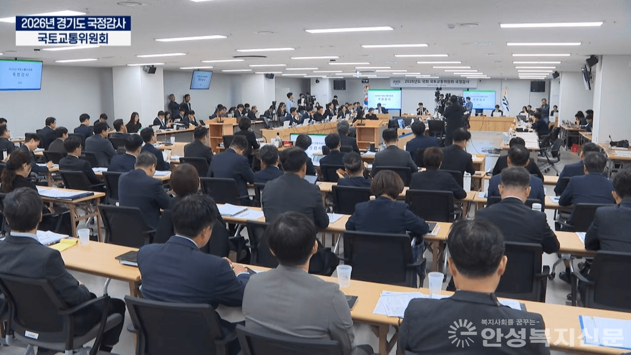 ▲윤종군 의원은 추미애 경기도지사에게서 새로운 상생협약 체결과 안성 참여 협의체 운영 약속을 받아냈다.